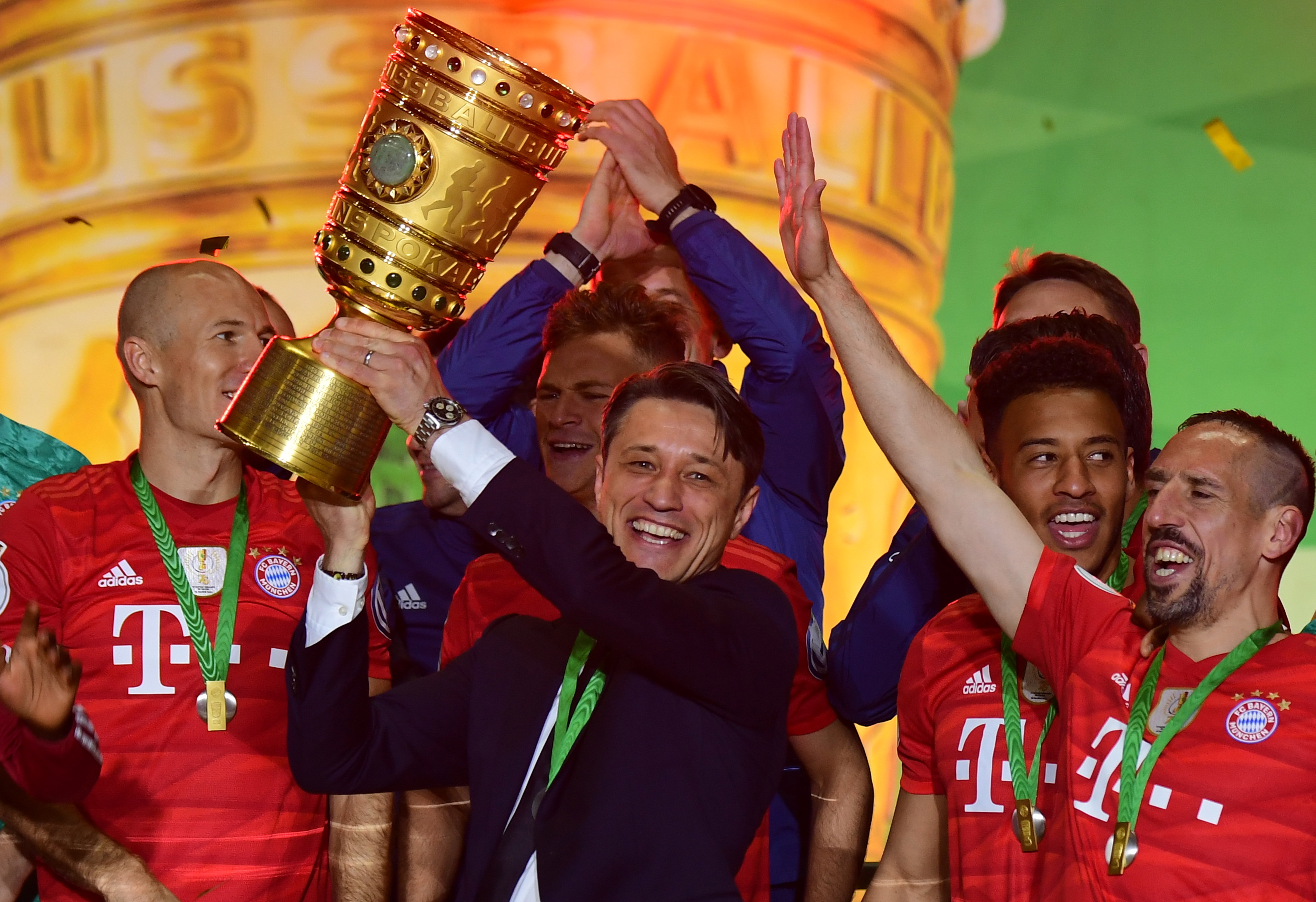 NG28-犹他爵士内部会议纪要流出——赛后内部沟通，德国杯使命明确，年轻球员得到机会(法兰克福对德国杯的重视)