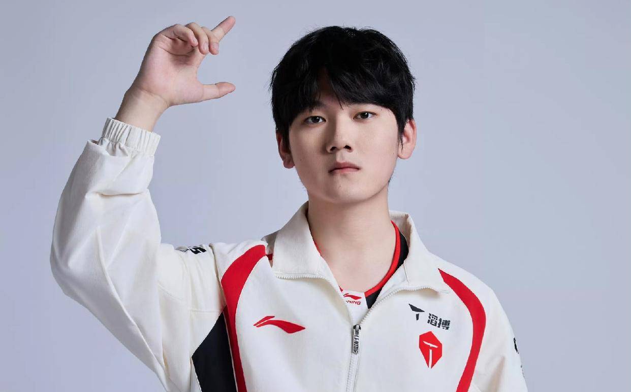 NG28-Rookie回归赛场，战术调整首场状态亮眼，中国队观众沸腾！的简单介绍